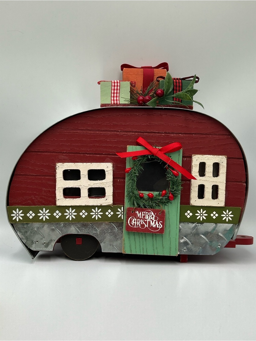Festive Holiday Camper Décor - Red & Green Merry Christmas Caravan Lights Up